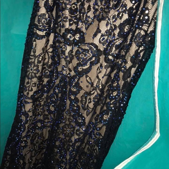 SIZE 2/4 PROM DRESS - Picture 4 of 4